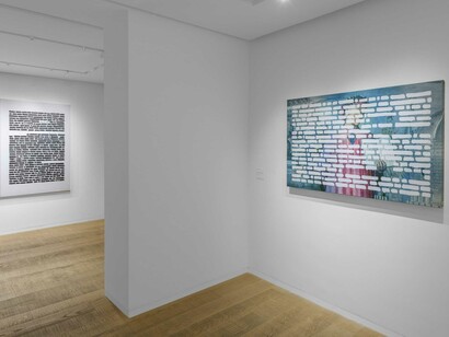 Emilio Isgrò, Rosso Shakespeare, exhibition view. Courtesy of Tornabuoni Art