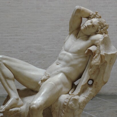 Fauno Barberini, o il Satiro ubriaco, antica scultura greca di epoca ellenistica. Gliptoteca, Monaco di Baviera, Germania