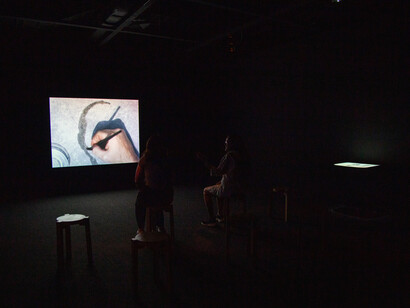 Sala de vídeo: Oscar Muñoz, vista da exposição. Cortesia do MASP