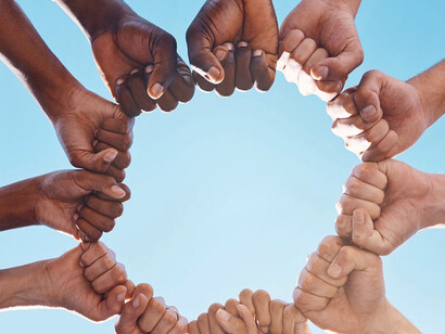 La experiencia nos demuestra que los derechos humanos suelen ser reclamados por quienes tienen la fuerza suficiente para exigirlos