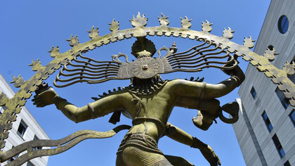 La statua di Śiva Nataraja presso il CERN di Ginevra