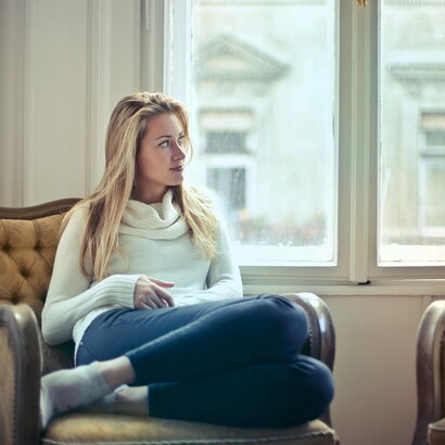 La fiducia protegge dal peso delle narrazioni scoraggianti e mantiene viva la capacità di trasformare la realtà