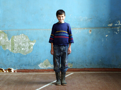 The Machine Which Makes Everything Disappear (Manqana, romelic kvelafers gaaqrobs). 2012. Georgia/Germany. Written and Directed by Tinatin Gurchiani. Image courtesy of Icarus Films.