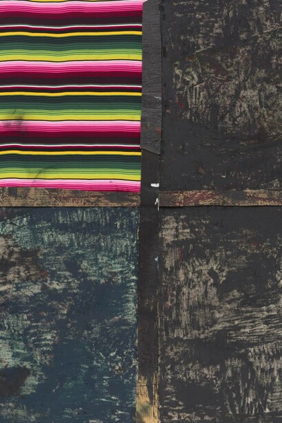 Sterling Ruby, WIDW. BALLISTIC., 2017. Acrylic, oil, elastic and cardboard on canvas. Lenhardt Collection. © Sterling Ruby. Courtesy Sterling Ruby Studio.
