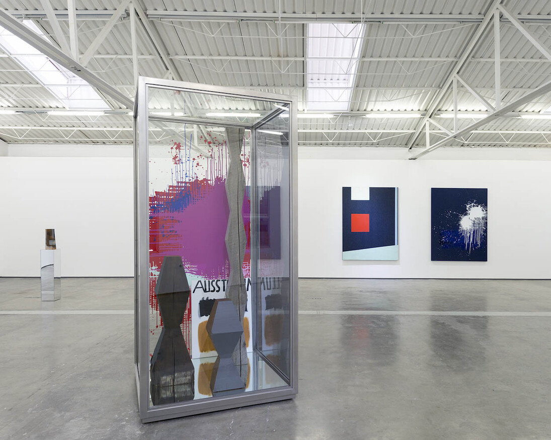 Josephine Meckseper, Exhibition view. Courtesy of Proyectosmonclova