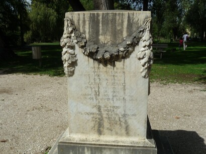 Poesia Carducci. Salve, Umbria verde, e tu del puro fonte nume Clitumno! Sento in cuor l’antica patria e aleggiarmi su l’accesa fronte
gl’itali iddii