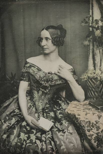 Carl Ferdinand Stelzner, Die miniaturmalerin Caroline Stelzner (1808–1875) (detail), 1843. Courtesy of Hamburger Kunsthalle