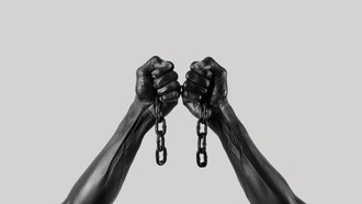 L'esclave brise ses chaînes et renaît.