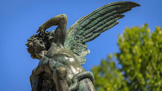 Fuente del Ángel Caído en el parque del Retiro, Madrid, España