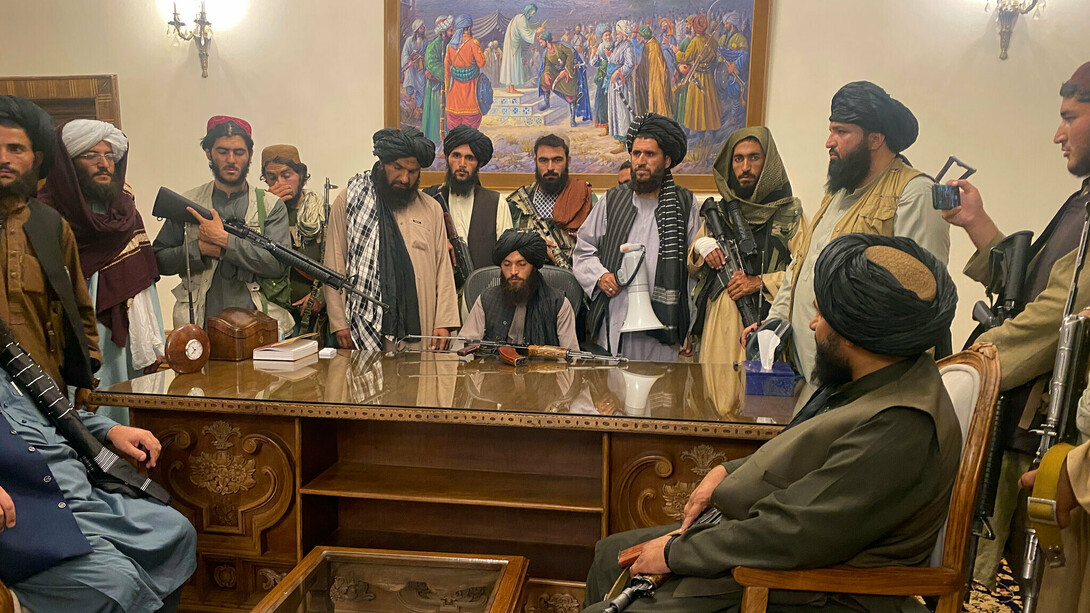Taliban-Kämpfer übernehmen die Kontrolle über den afghanischen Präsidentenpalast