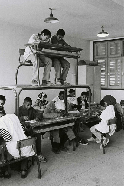 Hicham Benohoud. De la serie La salle de classe (El aula), 2000-2002. Cortesía del artista y galeria VU, París