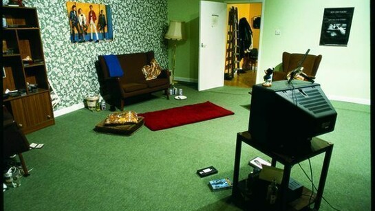 Graham Fagen, Peek-a-Jobby, 1998, Image courtesy of the artist and Matt’s Gallery, London