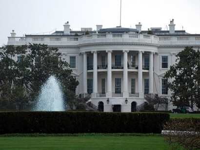 Exterior de la Casa Blanca, Estados Unidos. La presidencia de Trump ha introducido un enfoque disruptivo en las relaciones internacionales, caracterizado por propuestas audaces y medidas de presión que buscan redefinir el equilibrio global