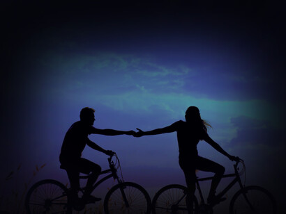 Enamorados en bicicleta. Nadie me enseñó a llorar los vivos. Te fuiste antes de marcharte