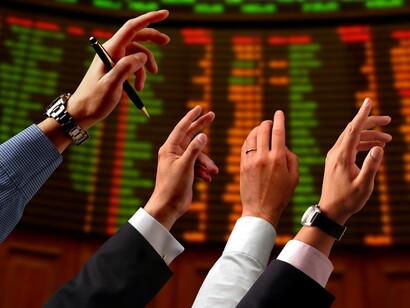 Traders siguiendo las cotizaciones