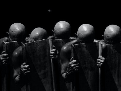 Plus il y a d’éloignements et d’incompatibilités avec sa propre réalité, plus il y a de conditions de l’inévitabilité établies. Photo Misha Gordin