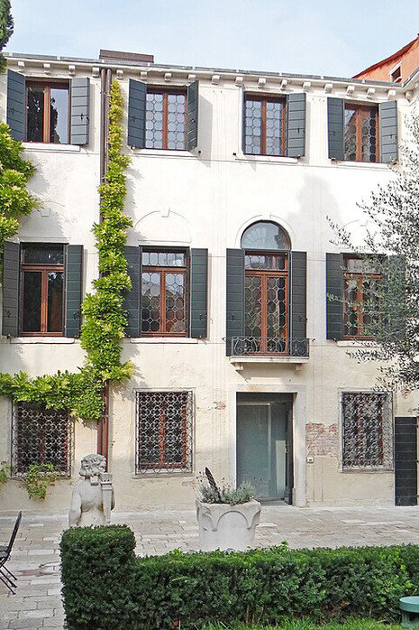 Il giardino e l’ingresso del Palazzetto Bru Zane, dove avrà luogo l’evento. Foto di Jean-Pierre Dalbéra