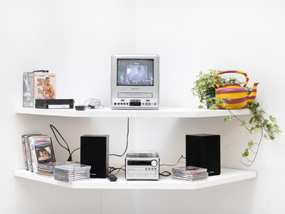 Abraham Cruzvillegas, Rirkrit Tiravanija, Danh Vo, exhibition view. Courtesy of Galerie Chantal Crousel