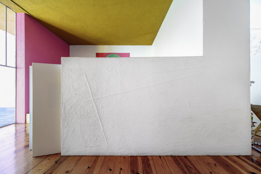 Untitled, 1985. White acrylic yarn. Situational dimensions: spatial relationships established by the artist