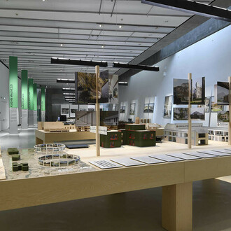 Artisti vari, Vitalità dell’architettura italiana 1946–2026, veduta della mostra. Cortesia di Maxxi