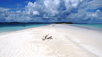 La spiaggia immacolata e le acque cristalline di Nosy Iranja