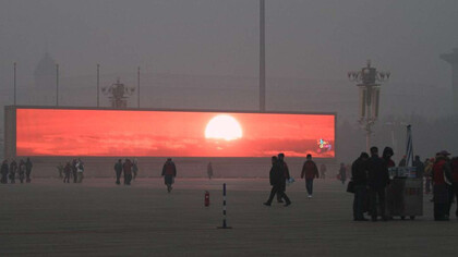 Uma tela em Beijing serve de forma que seus habitantes pode ver o sol