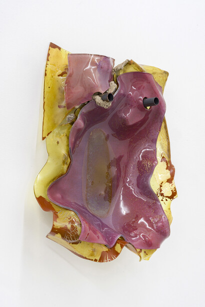 Philipp Modersohn
décor dance (yellow/red), 2020
mirror, quartz sand, pebble stones, steel, epoxy resin
84 x 49 x 18 cm
Courtesy the artist & Galerie Guido W. Baudach
Photo: Roman März 