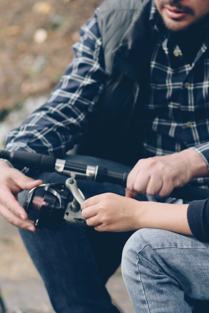Ogni volta che il clima tendeva a riportare nel golfo il maestrale o il levante, a Tonio veniva il malumore, perché la sua cervicale impazziva e anche il ginocchio operato per una brutta caduta cominciava a dargli problemi