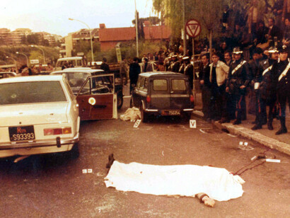 La strage di Via Fani, l'uccisione della scorta di Aldo Moro da parte delle Brigate Rosse