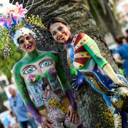 Due giovani modelle di Body Painting