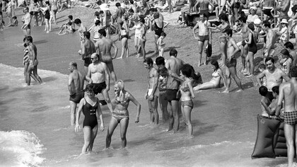 Le spiagge prese d'assalto negli anni '70 nel mese di agosto