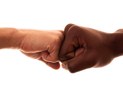 El sistema educacional tendría que contar dentro de su programa nacional y regional de estudios con educación cívica, ética y valórica, pero de tal modo que no sea un mero aprendizaje intelectual