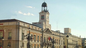 Su lugar idóneo sería el edificio -o una parte del mismo- que ocupa la Comunidad de Madrid en la Puerta del Sol, sede de la DGS durante el franquismo. Vista lateral de la Puerta del Sol, Comunidad de Madrid, España