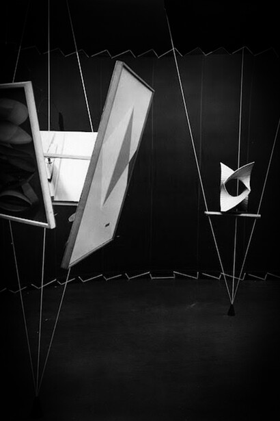 Istantanee dell'allestimento della Galleria d'arte di Peggy Guggenheim "Art of This Century", New York City, Usa nel 1942