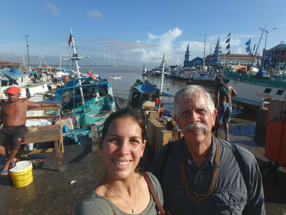 'Selfie' de Charles Brewer y su hija Karen en el puerto del Mercado Ver-O-Peso en Belém do Pará. Boca del Amazonas, Brasil.
