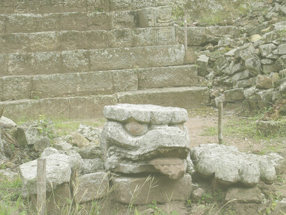 Testa di serpente piumato, divinità delle religioni Azteca e Maya, Copán, Honduras