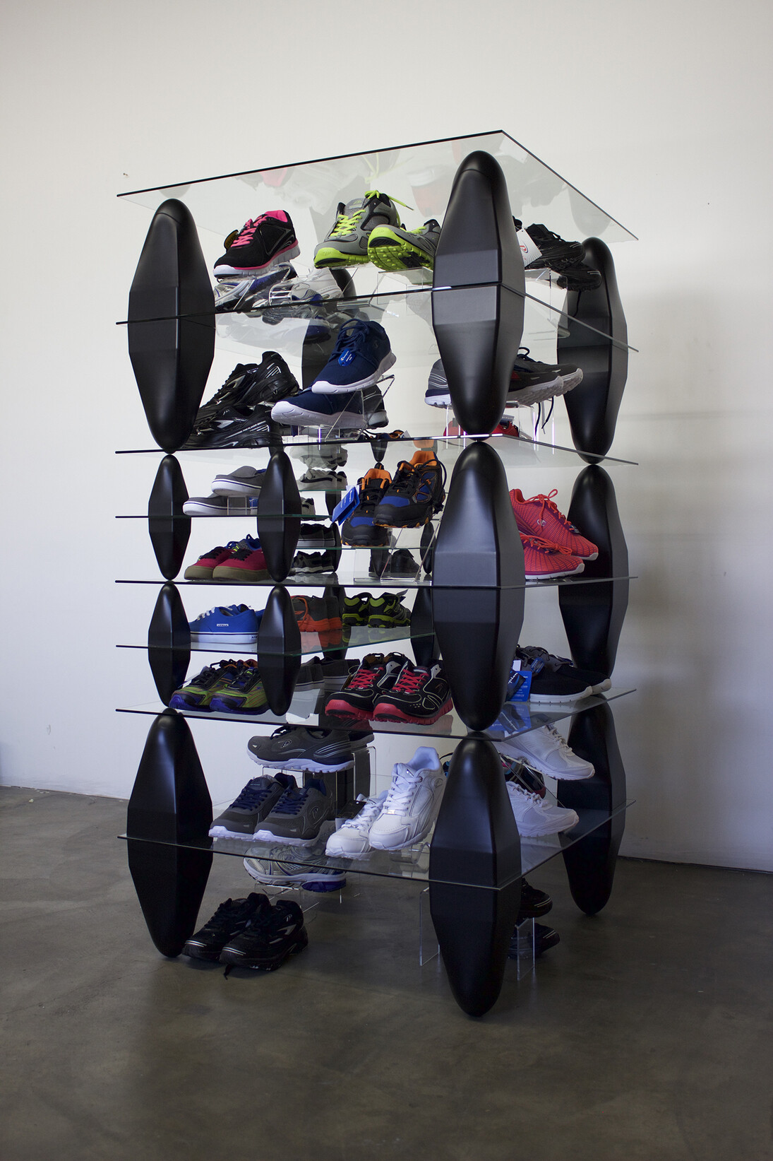 Patrick Jackson, Shelving Unit, 2015, Glass, shoes, plastic, 36 x 67 ½ x 36 in. Courtesy Galerie GP & N Vallois, Paris