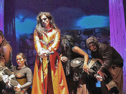 Corifeo, interpretado por Roberto Olea, en la versión rock de Edipo Rey