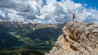 Estar comprometidos con algo, levantarse con un objetivo, una ilusión, una meta, es la razón más importante de estar viviendo en el aquí y el ahora