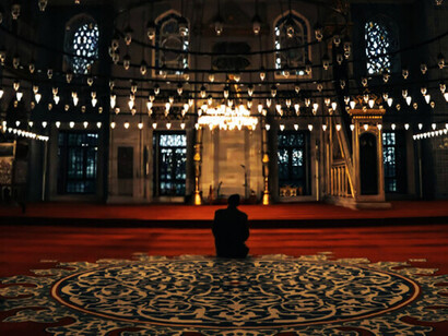 El ateísmo, como postura de no creencia, existe y es común. La Mezquita Azul, principios del siglo XVII, construida por el sultán Ahmed I. Estambul, Turquía