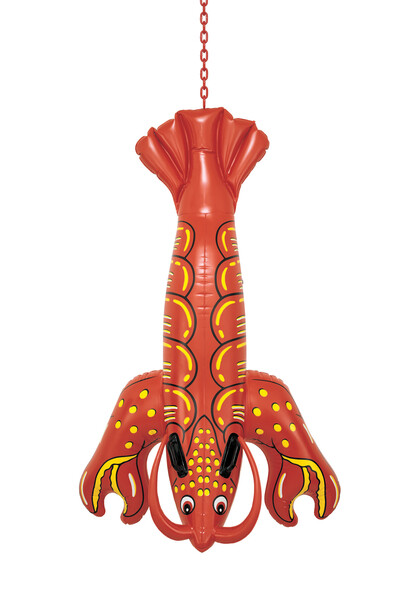 Lobster, 2003. Polychromed aluminum and coated steel chain, 57 7⁄8 x 37 x 17 1⁄8 in. (147 x 94 x 43.5 cm). Collection of the artist © Jeff Koons