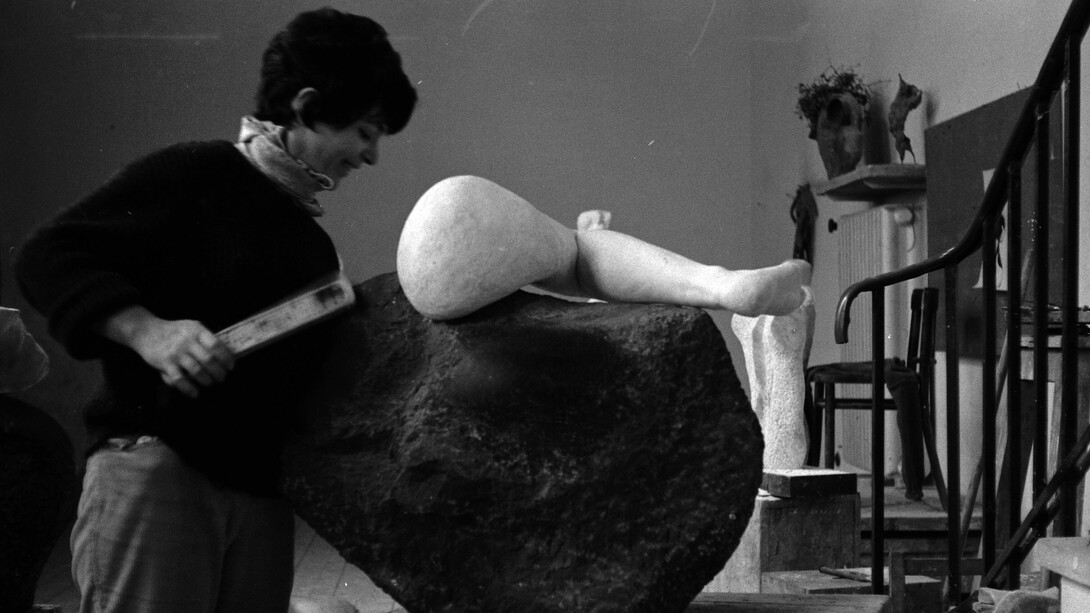 Alina Szapocznikow in her Brzozowa Street studio, Warsaw, PL with her work ‘Noga (Leg)’, 1962
1965
Unknown photographer