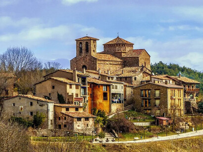 Vengo del pueblo, tras perder mi mirada en un anochecer de fuego infinito y despertar con unos cielos que aproximaban a lo eterno