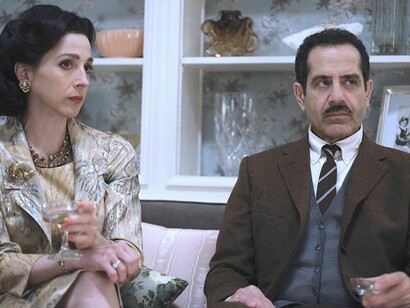 Los actores Tony Shalhoub y Marin Hinkle son Abraham y Rose Weissman, los padres de Miriam