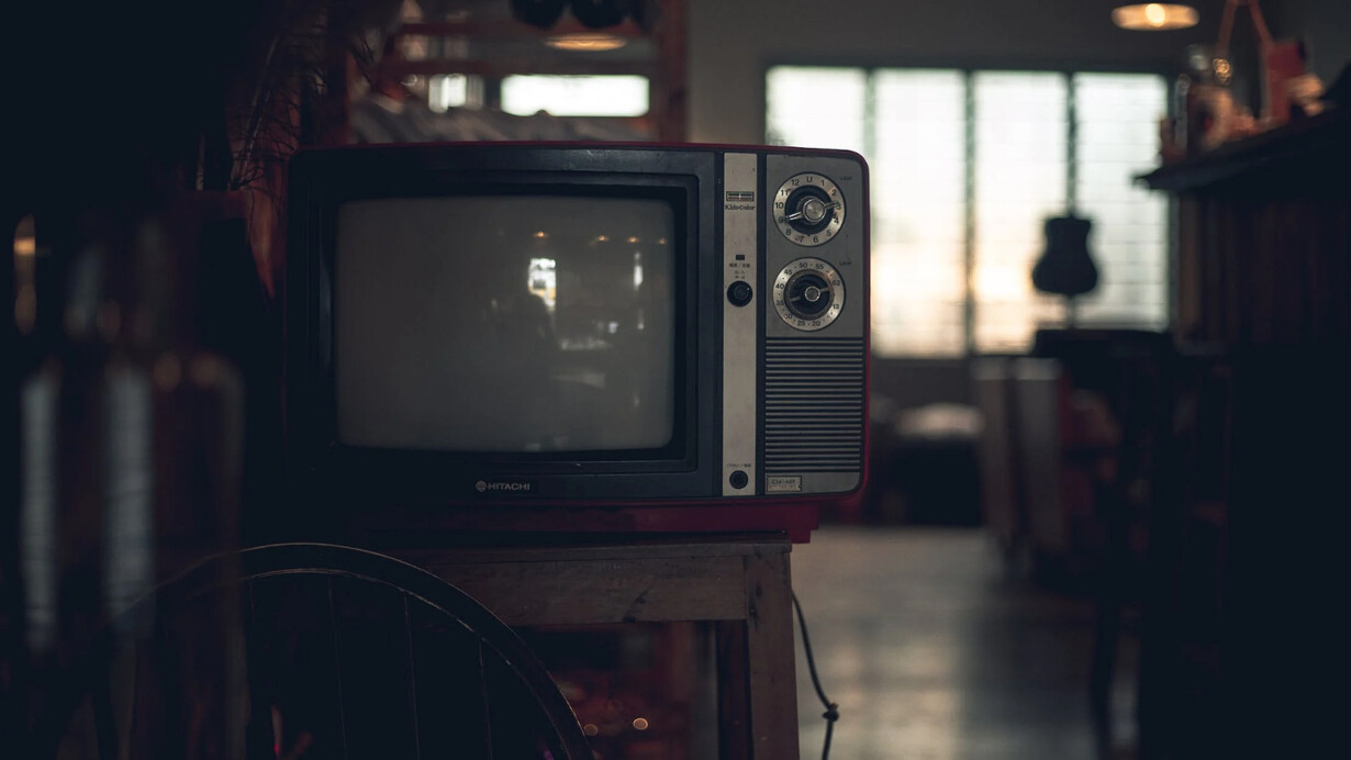 Il televisore è un trasmettitore di notizie molto efficace, in grado di informare e influenzare l'intera nazione