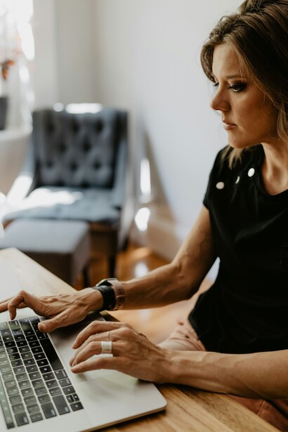 L’uso dell’AI nella gestione dei progetti può migliorare l’efficienza, ridurre errori umani e ottimizzare le risorse disponibili