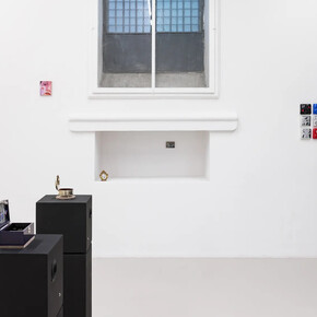 Verschiedene künstler, A house the size of a shell, ausstellungsansicht. Mit freundlicher genehmigung der Galerie Lisa Kandlhofer. Foto von Manuel Carreon Lopez