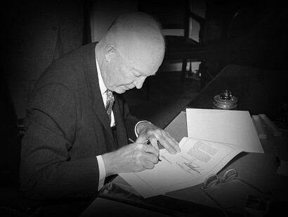 Dwight Eisenhower fue un militar y político que sirvió como el 34.º presidente de los Estados Unidos entre 1953 y 1961