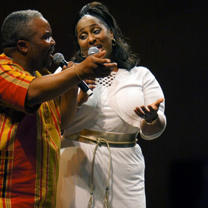 Cantante de Favor, conjunto gospel de Chicago con Ladysmith Red Lions de Sudáfrica, Festival de Fez de las Músicas Sagradas del Mundo, 2013. Crédito Catalina Maria Johnson
