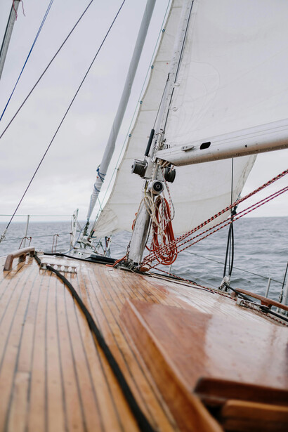 Il viaggio in barca a vela come metafora della vita nei sistemi complessi